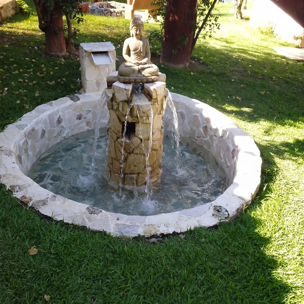 Fuente de Buda en el jardín de Valkiria